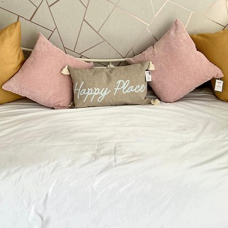Happy Place With Kitchenette- Female Only London Eksteriør billede